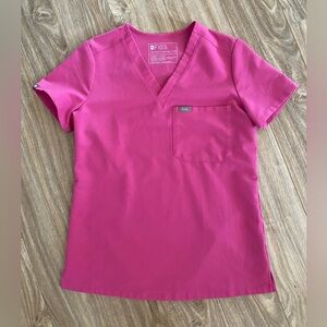 Figs Electric Orchid Scrub top